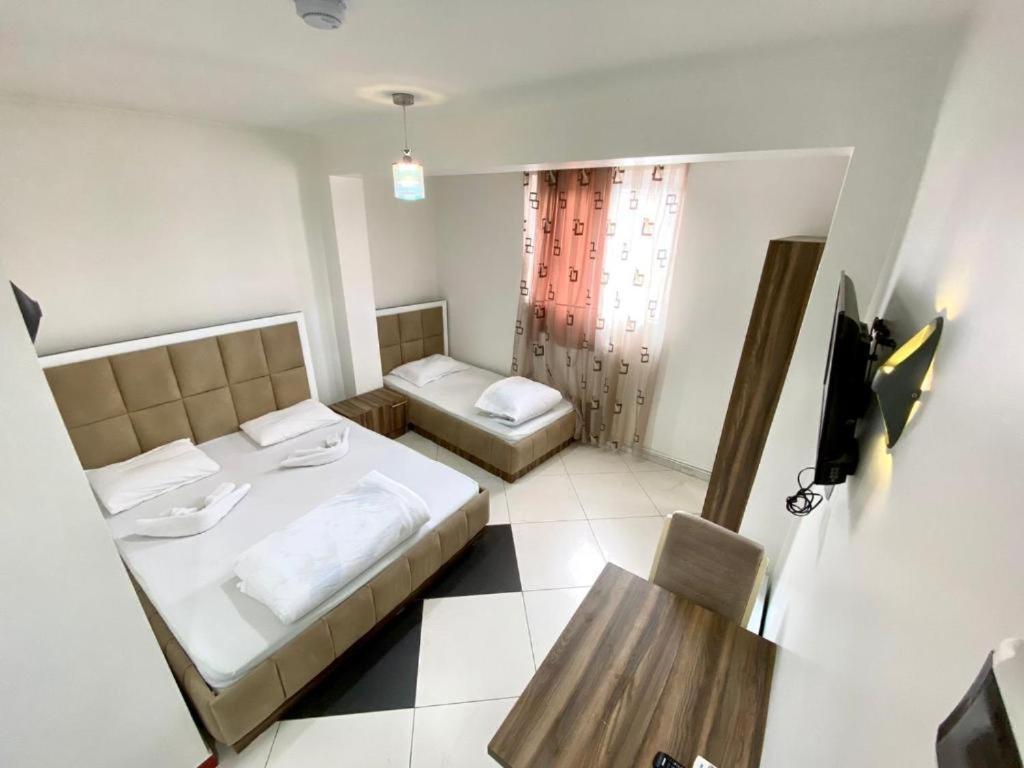 Hotel Heimli Pristina Exteriör bild