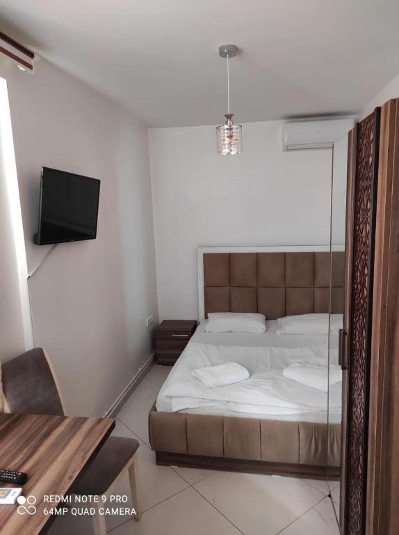 Hotel Heimli Pristina Exteriör bild