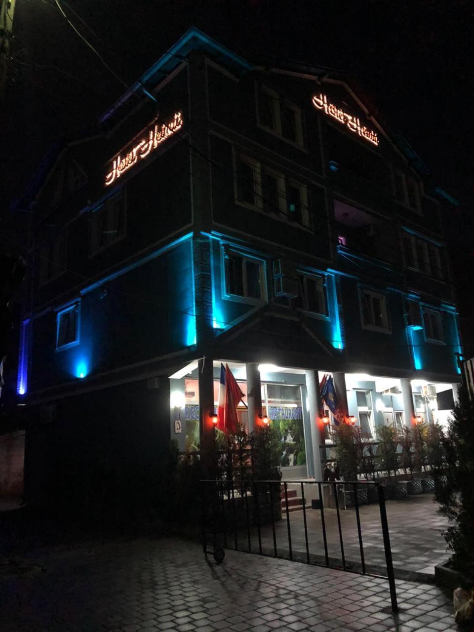 Hotel Heimli Pristina Exteriör bild